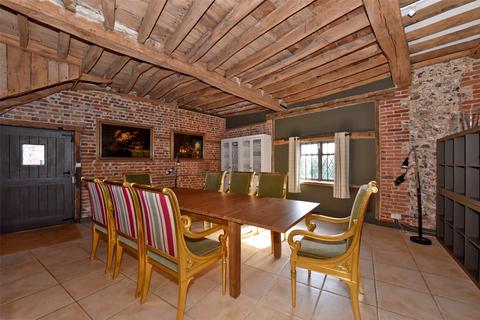 5 bedroom equestrian property to rent - Bullocks Farm Lane, West Wycombe, High Wycombe, Buckinghamshire, HP14