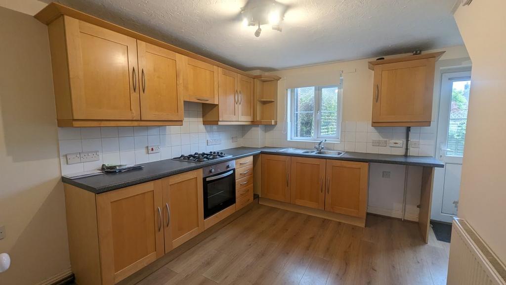 Garland Crescent, Dorchester 3 bed semidetached house to rent £1,350