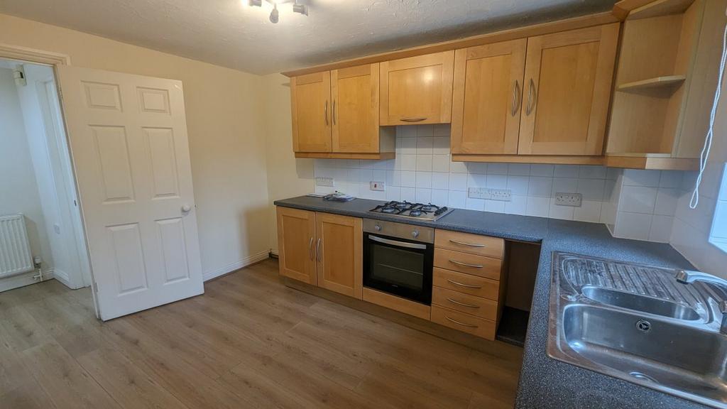 Garland Crescent, Dorchester 3 bed semidetached house £1,350 pcm (£