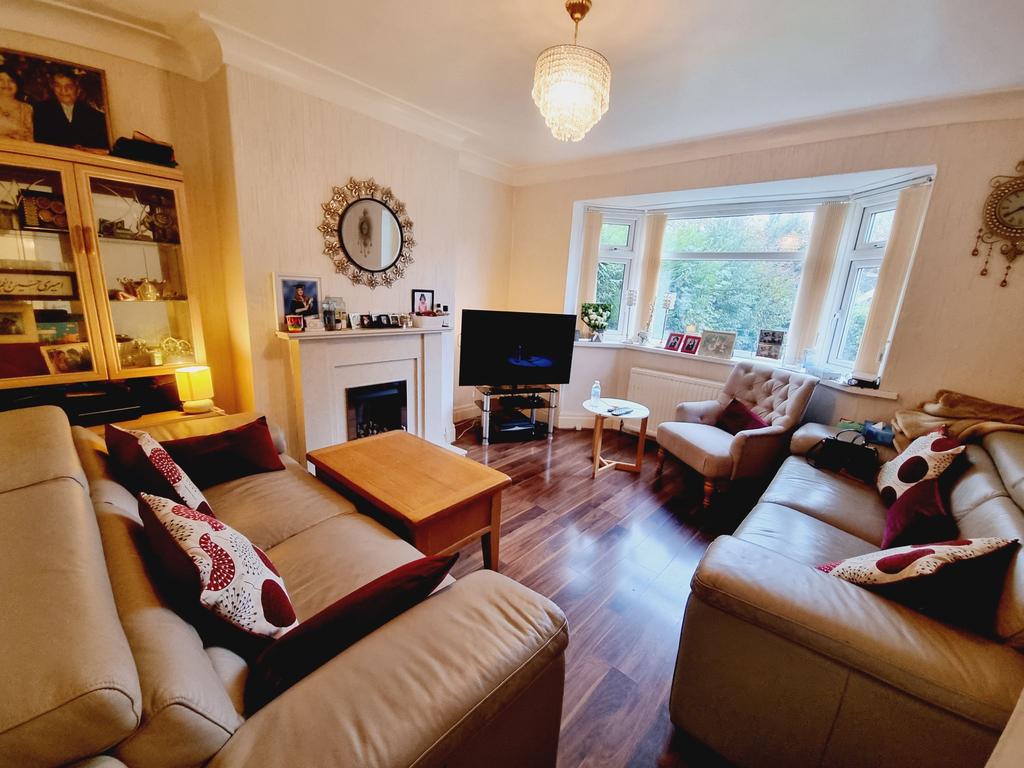 Allerton Road, Bradford, BD8 4 bed semidetached house £259,995