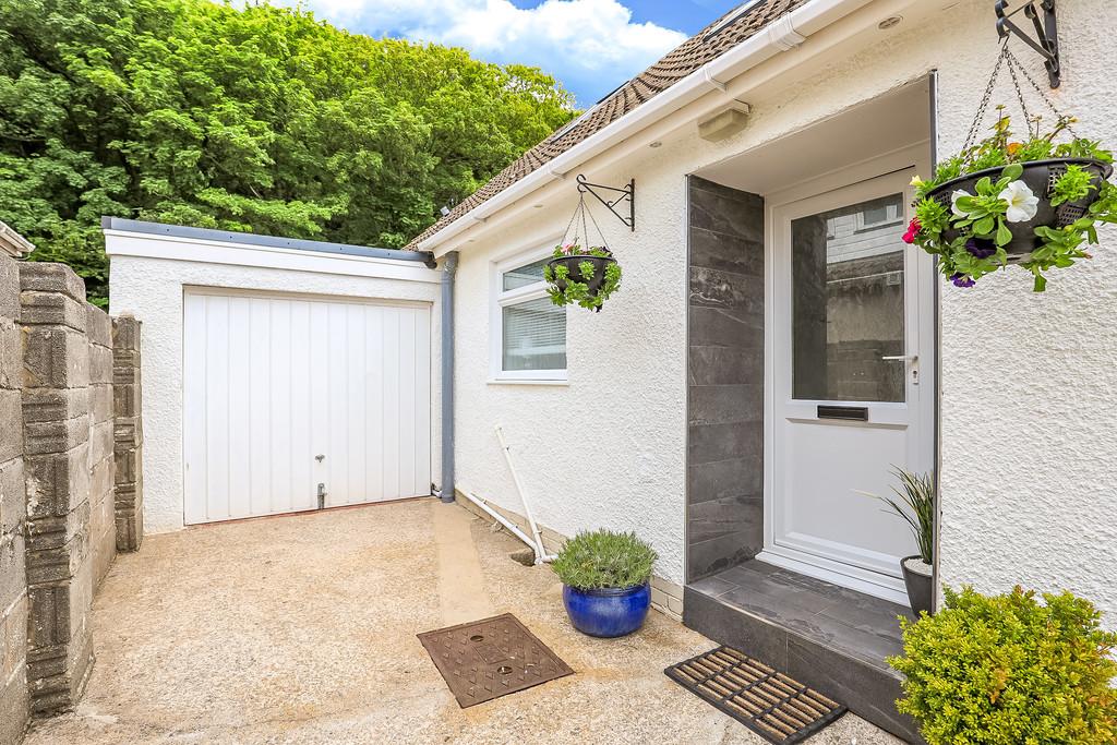 3 Chestnut Drive, Porthcawl, Bridgend... 3 bed detached house £429,950