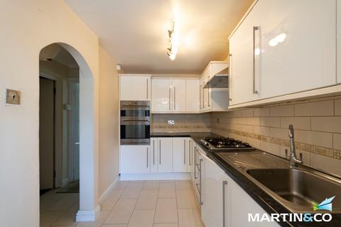 3 bedroom semi-detached house to rent, Kenward Croft, Harborne, B17