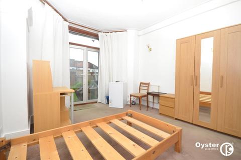 1 bedroom in a house share to rent - Berkshire Gardens, London, N13