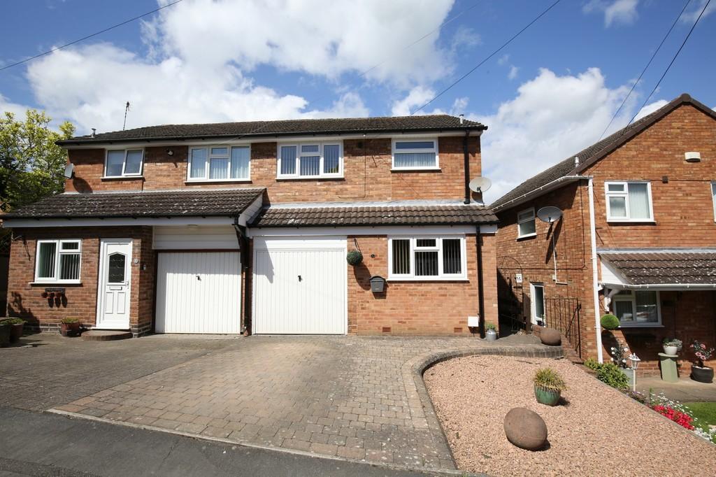 Oakwood Close, Grendon 3 bed semidetached house £235,000