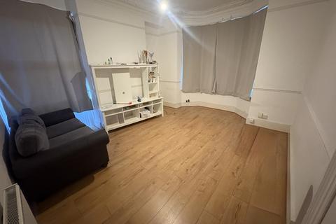3 bedroom maisonette to rent, Portswood Avenue, Southampton