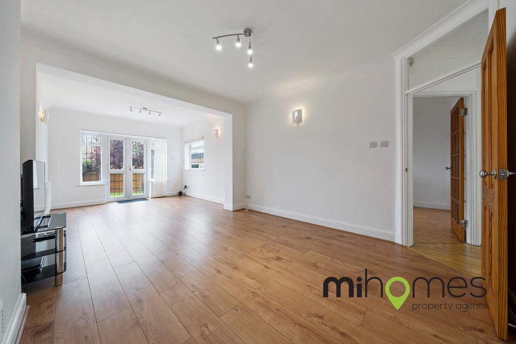 Oulton Crescent, Potters Bar 3 bed detached bungalow £650,000