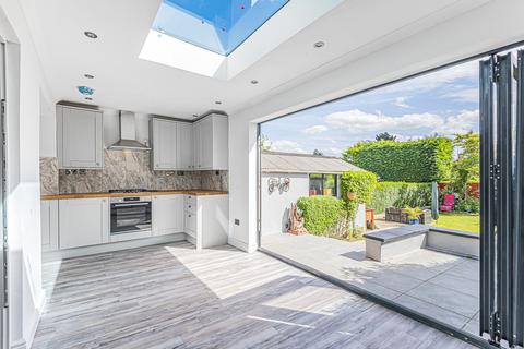 176 Batten Avenue, Woking, GU21 8UP