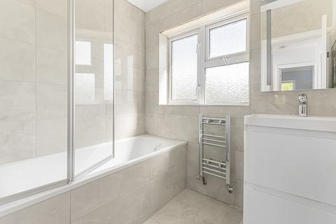 176 Batten Avenue, Woking, GU21 8UP