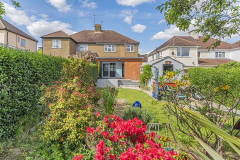 176 Batten Avenue, Woking, GU21 8UP