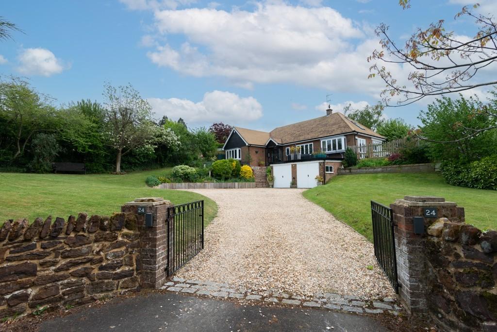Pound Hill, Great Brickhill, Buckinghamshire 4 bed detached house £