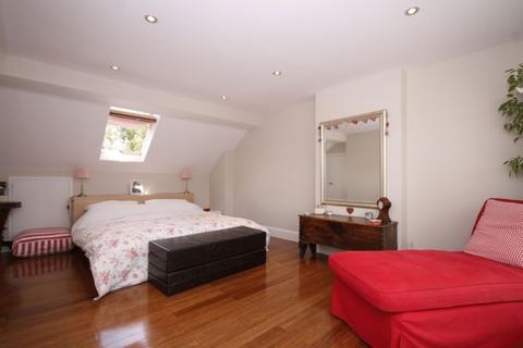 18 Bentsbrook Road, North Holmwood, Dorking, RH5 4HW
