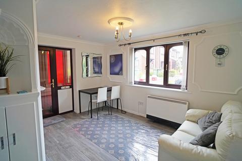 1 bedroom apartment to rent - William Tarver Close, Warwick