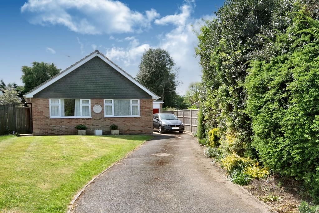 POST HOUSE LANE, GREAT BOOKHAM, KT23 3 bed detached bungalow to rent
