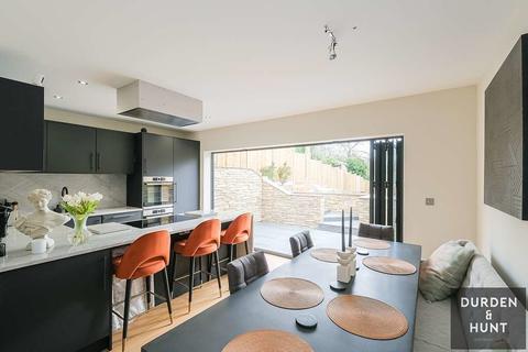 99 Queens Road, Loughton, IG10 1RR