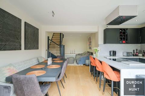 99 Queens Road, Loughton, IG10 1RR