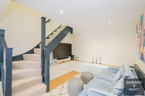 99 Queens Road, Loughton, IG10 1RR