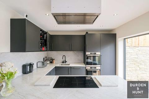 99 Queens Road, Loughton, IG10 1RR