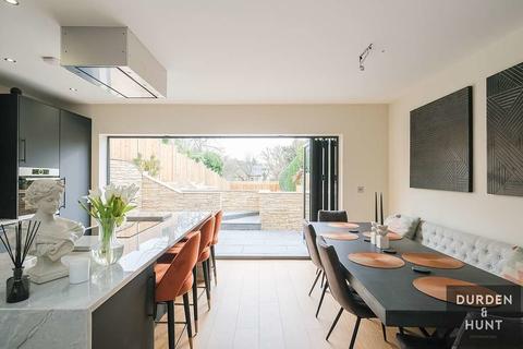 99 Queens Road, Loughton, IG10 1RR