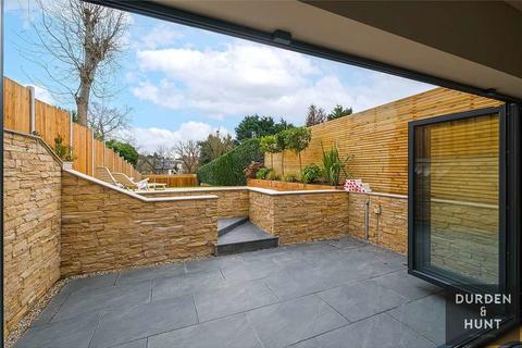 99 Queens Road, Loughton, IG10 1RR
