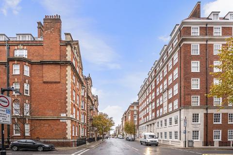 3 bedroom flat to rent - Cumberland Mansions, Brown Street, London