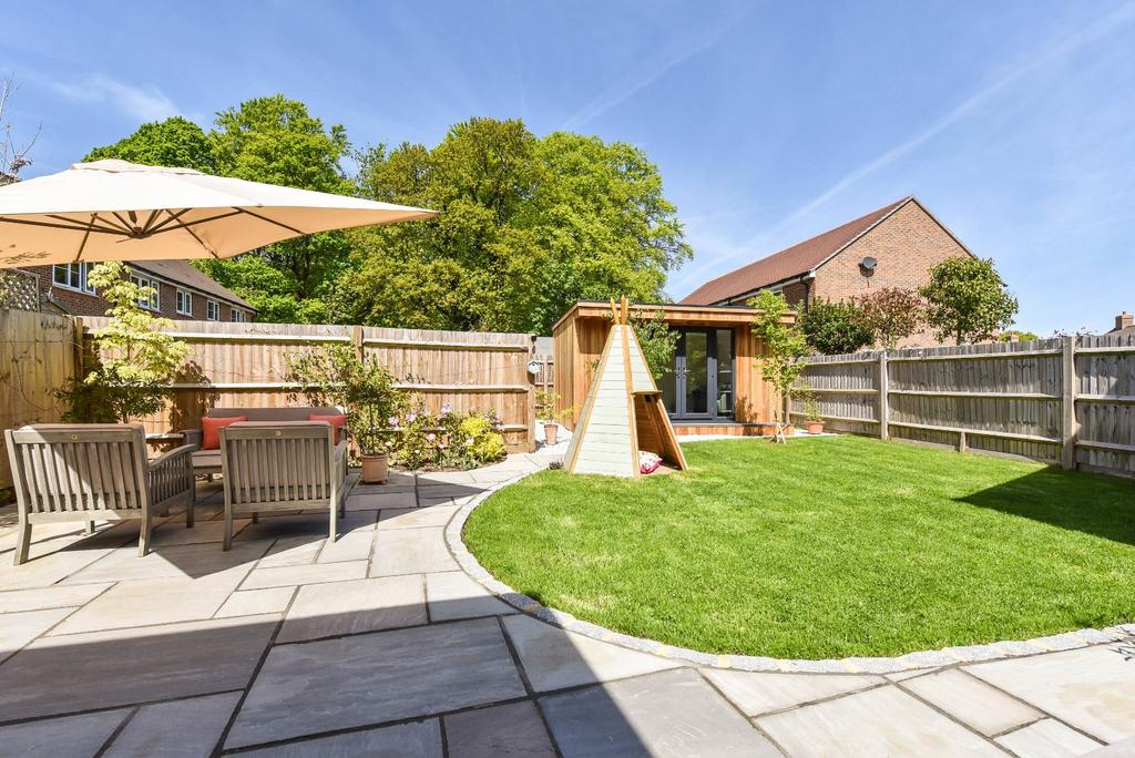 Tennyson Way, Grayshott, Hampshire 3 bed semidetached house £575,000
