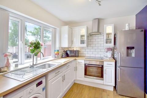 12 Nursery Gardens, York, YO10 3QL