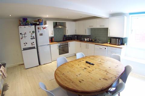 16 Lucas Place, Leeds, LS6 2JB