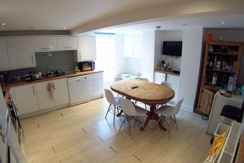 16 Lucas Place, Leeds, LS6 2JB
