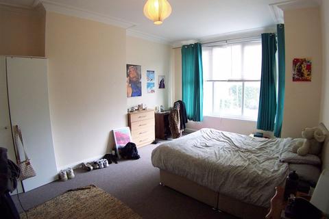 16 Lucas Place, Leeds, LS6 2JB