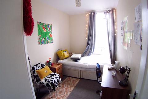 16 Lucas Place, Leeds, LS6 2JB