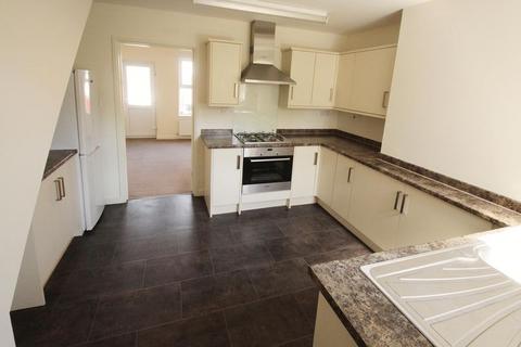 2 bedroom terraced house to rent, Vale Road, Tonbridge