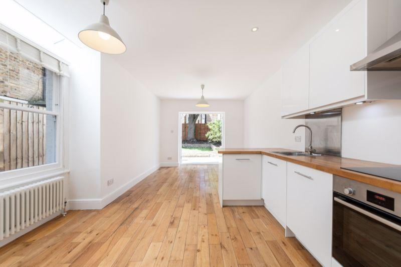 Davisville Road W12 2 bed ground floor flat £545,000