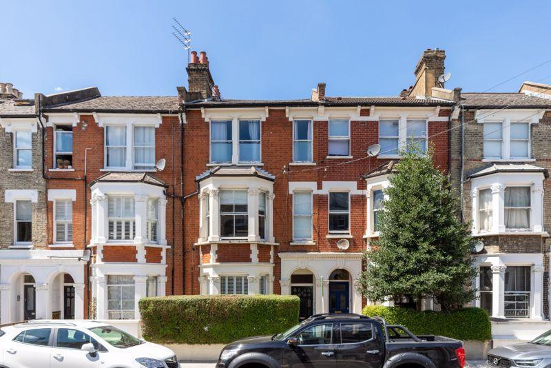 Davisville Road W12 2 bed ground floor flat £545,000