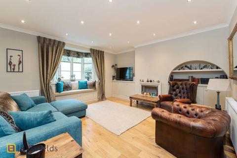 23 Hogarth Hill, London, NW11 6AY
