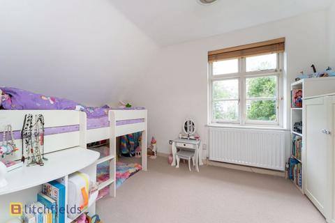 23 Hogarth Hill, London, NW11 6AY