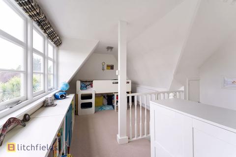 23 Hogarth Hill, London, NW11 6AY