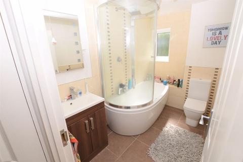94 Chapel Fields, Godalming, GU7 2AA