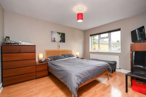 2 bedroom ground floor flat for sale - Homefield Road, Walton-on-Thames