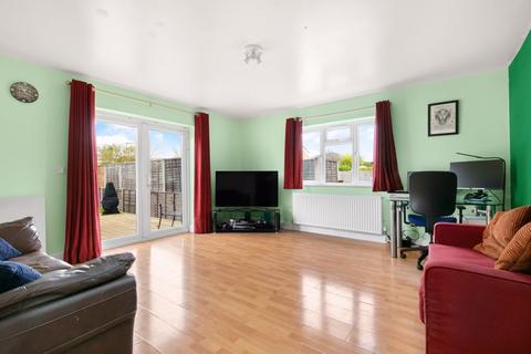 2 bedroom ground floor flat for sale - Homefield Road, Walton-on-Thames