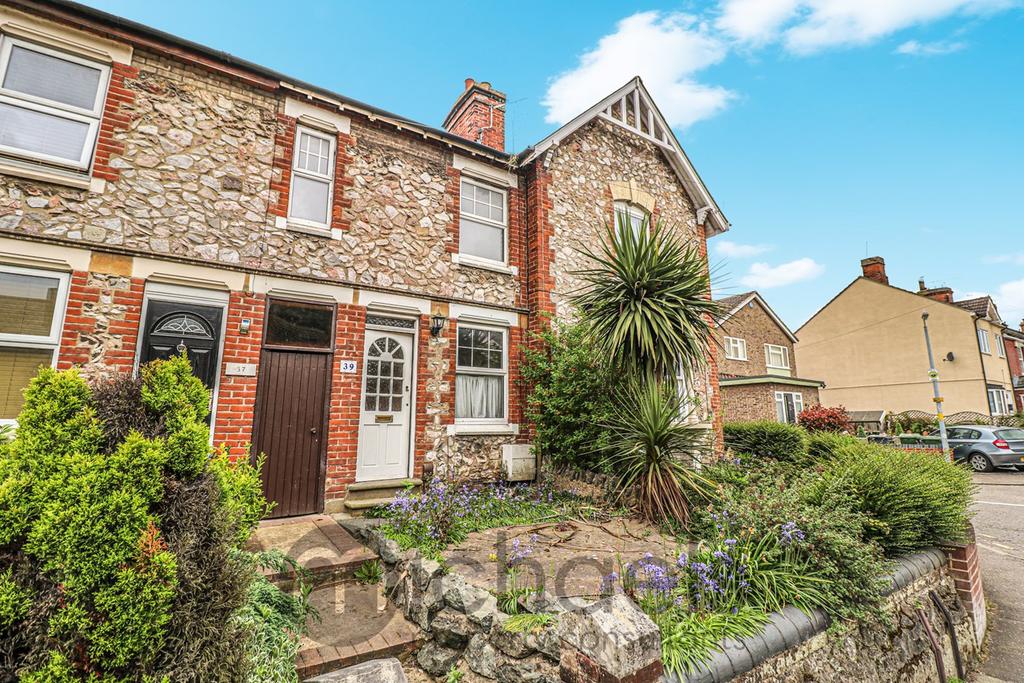 Pownall Crescent, Colchester, CO2 3 bed terraced house £200,000