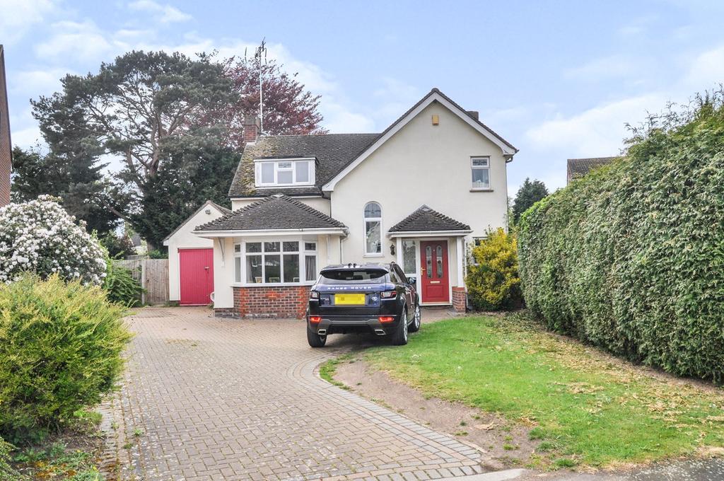 Lodge Avenue, Great Baddow, Chelmsford, CM2 3 bed detached house £650,000