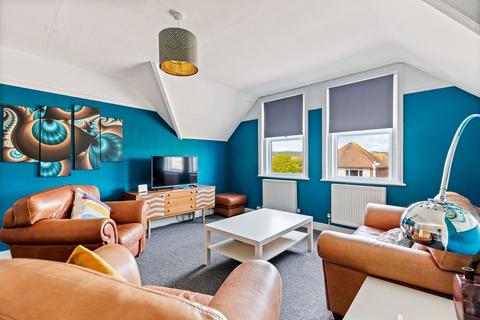 2 bedroom flat for sale - Cheriton Road, Folkestone, CT19