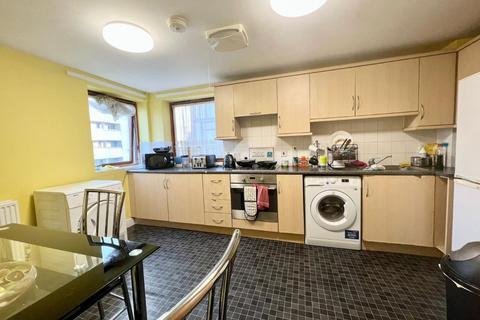 House share to rent - Davenport Court,  Broad Green Avenue, Croydon