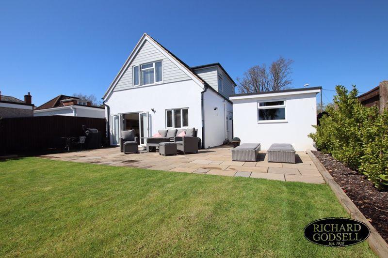 CHRISTCHURCH 5 bed detached house for sale £700,000