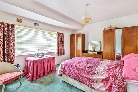 2 Taunton Avenue, Caterham, CR3 5EB