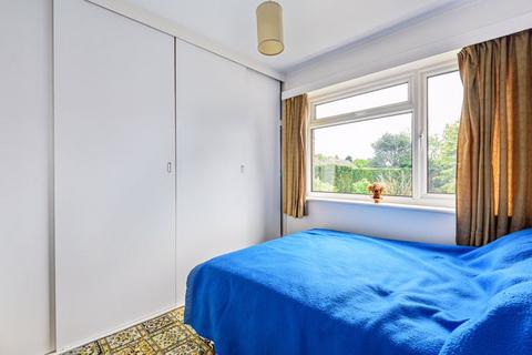 2 Taunton Avenue, Caterham, CR3 5EB
