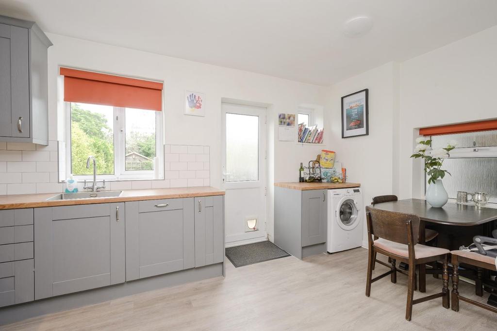 Kitchen 2.jpg