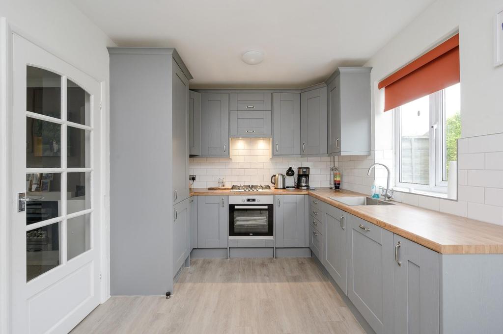 Kitchen 4.jpg