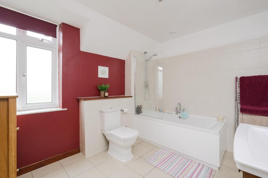 Bathroom 2.jpg