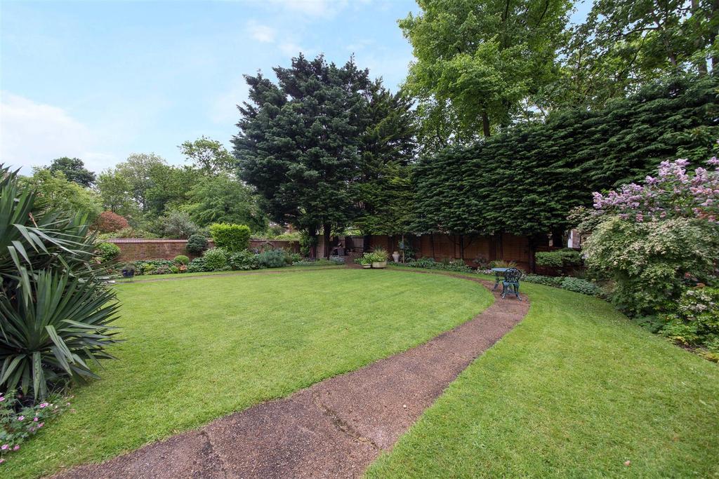 COMMUNAL GARDENS.jpg
